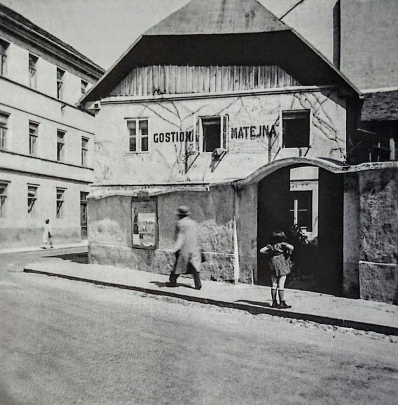 Gornji grad. Gostiona Matejna na uglu Demetrove i Basaričkove 1920-ih godina